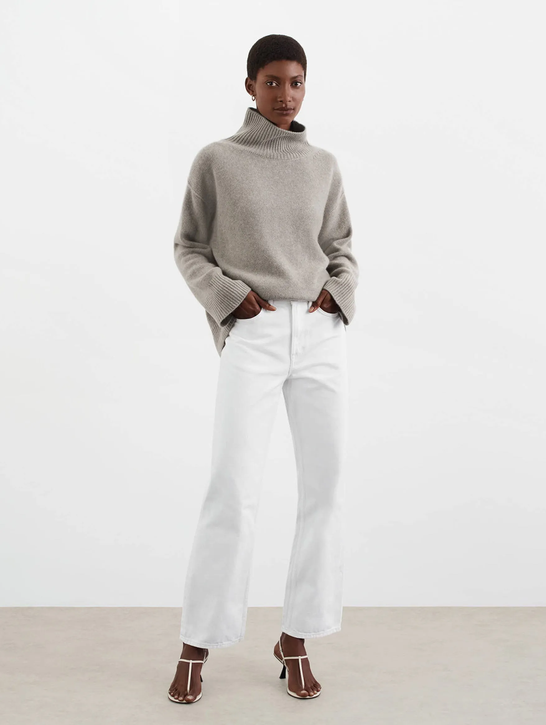 Boyfriend Cashmere Turtleneck in Greige