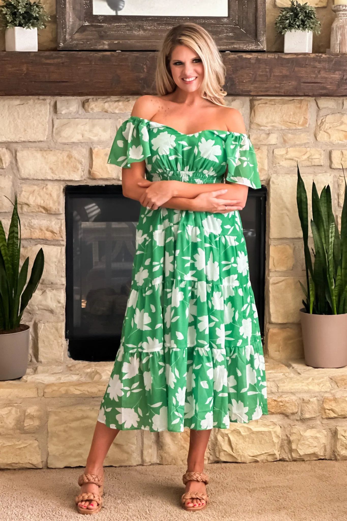 Relaxing Stroll Floral Flutter Sleeve Maxi Dress : Green/White