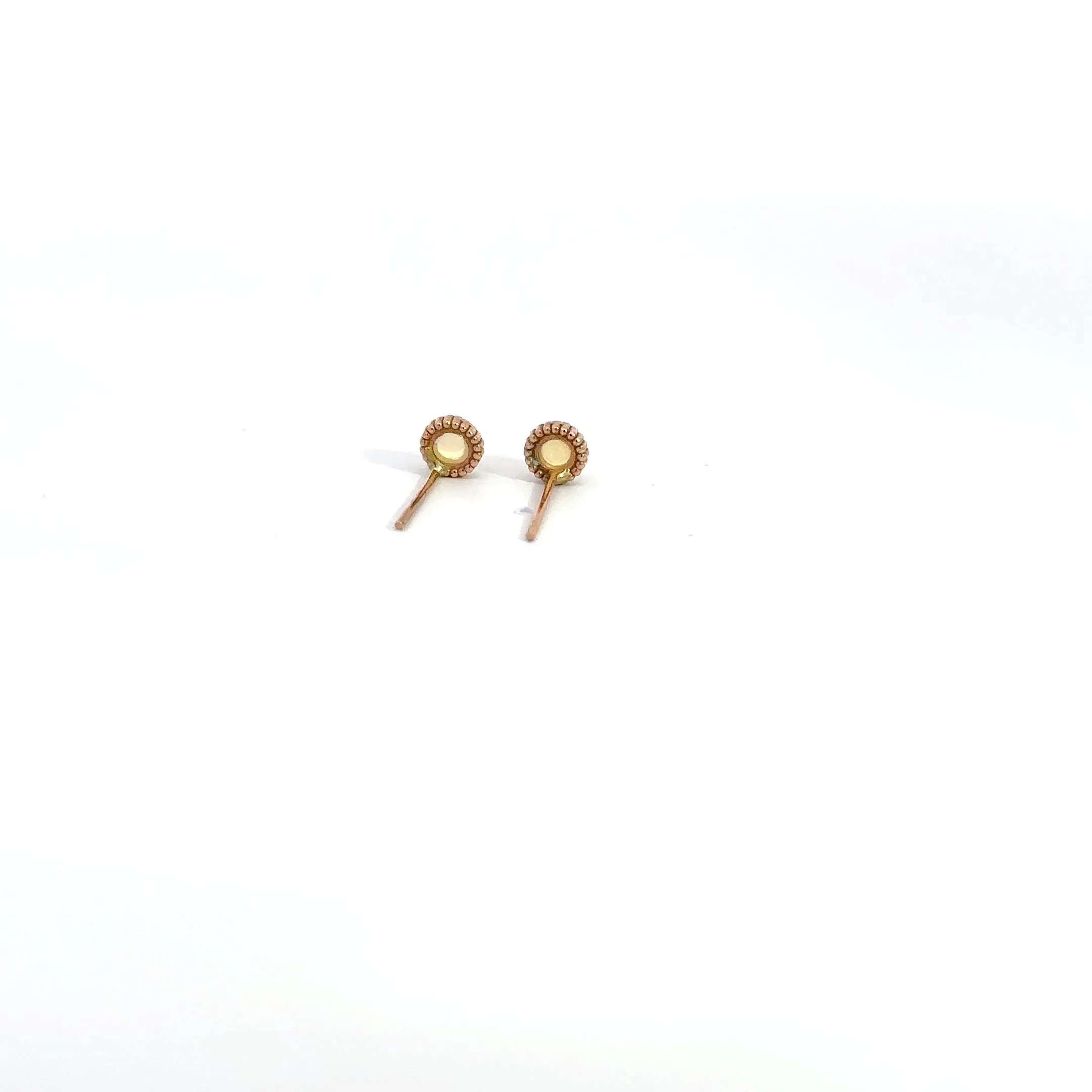 WD179 - 4mm Opal Studs